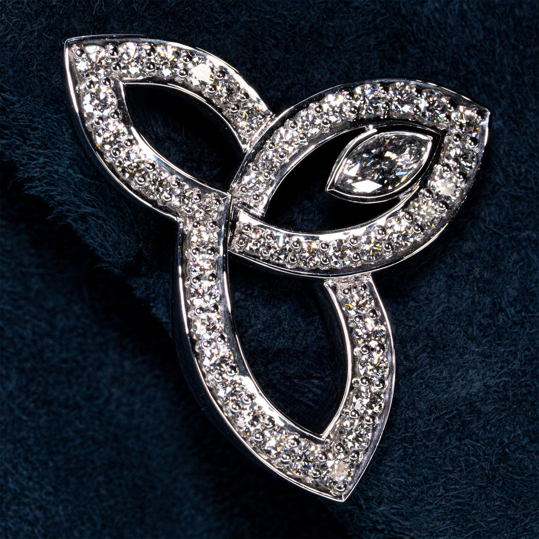HARRY WINSTON リリークラスター ピアス 0.63CT