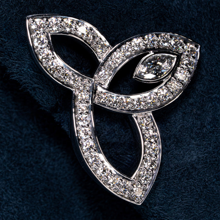 HARRY WINSTON リリークラスター ピアス 0.63CT