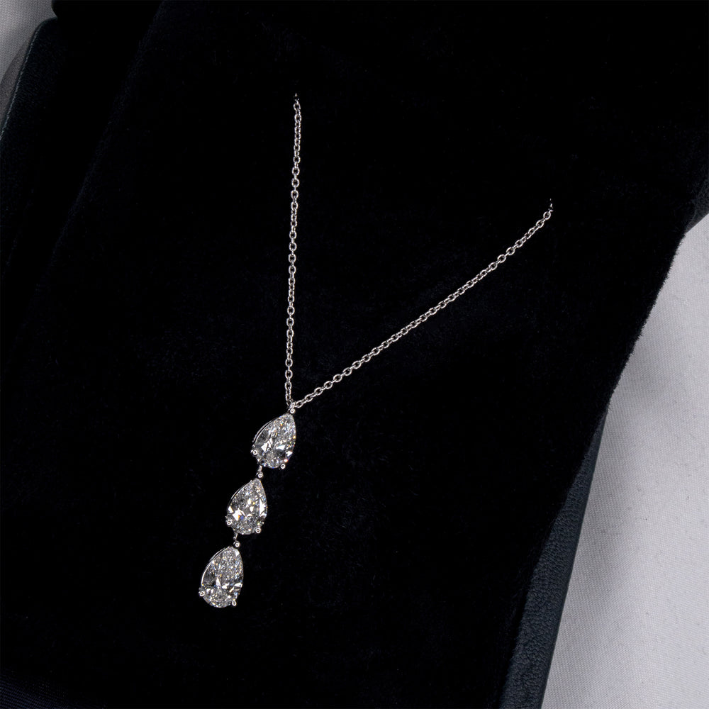 GRAFF ペアシェイプ ネックレス 2.67CT