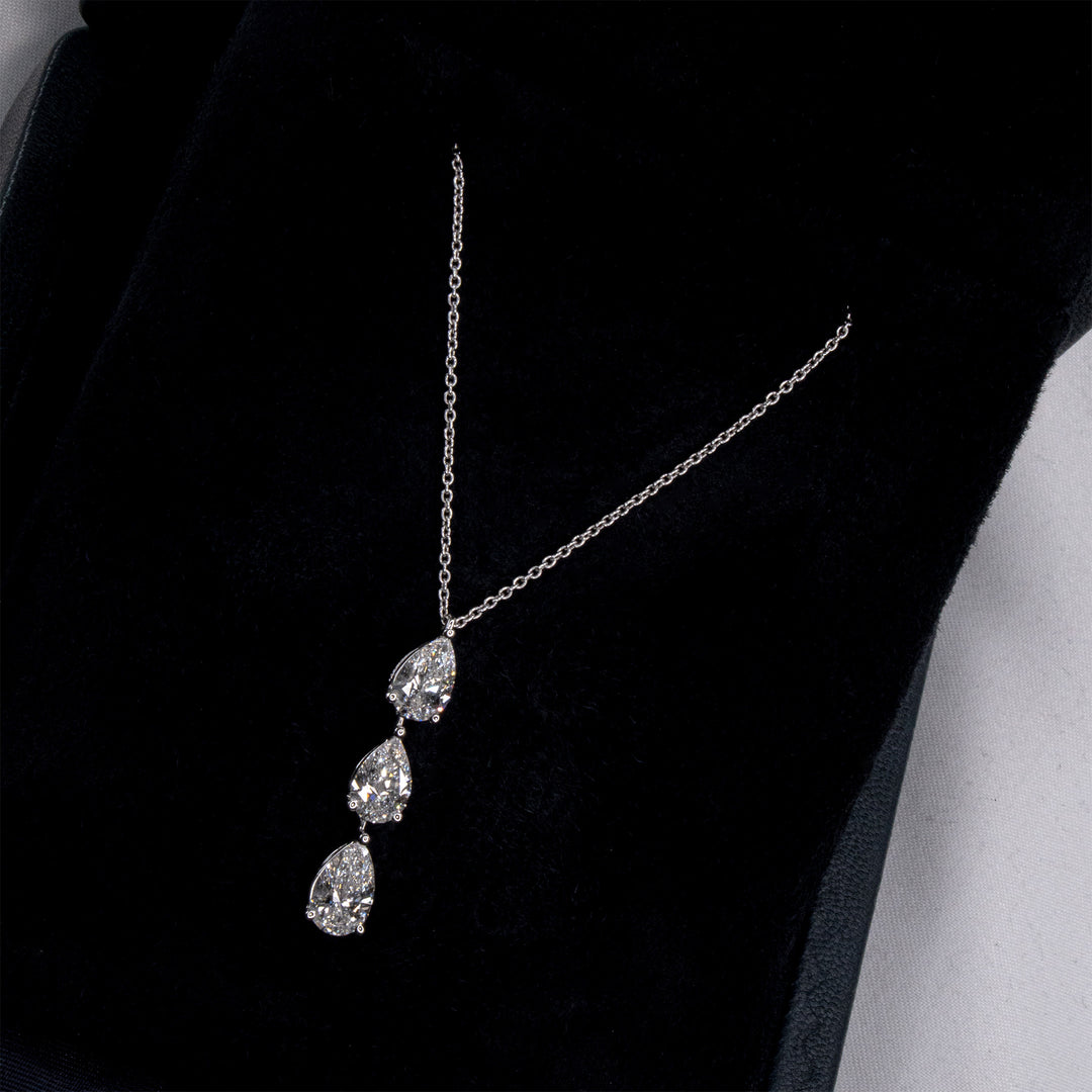 GRAFF ペアシェイプ ネックレス 2.67CT