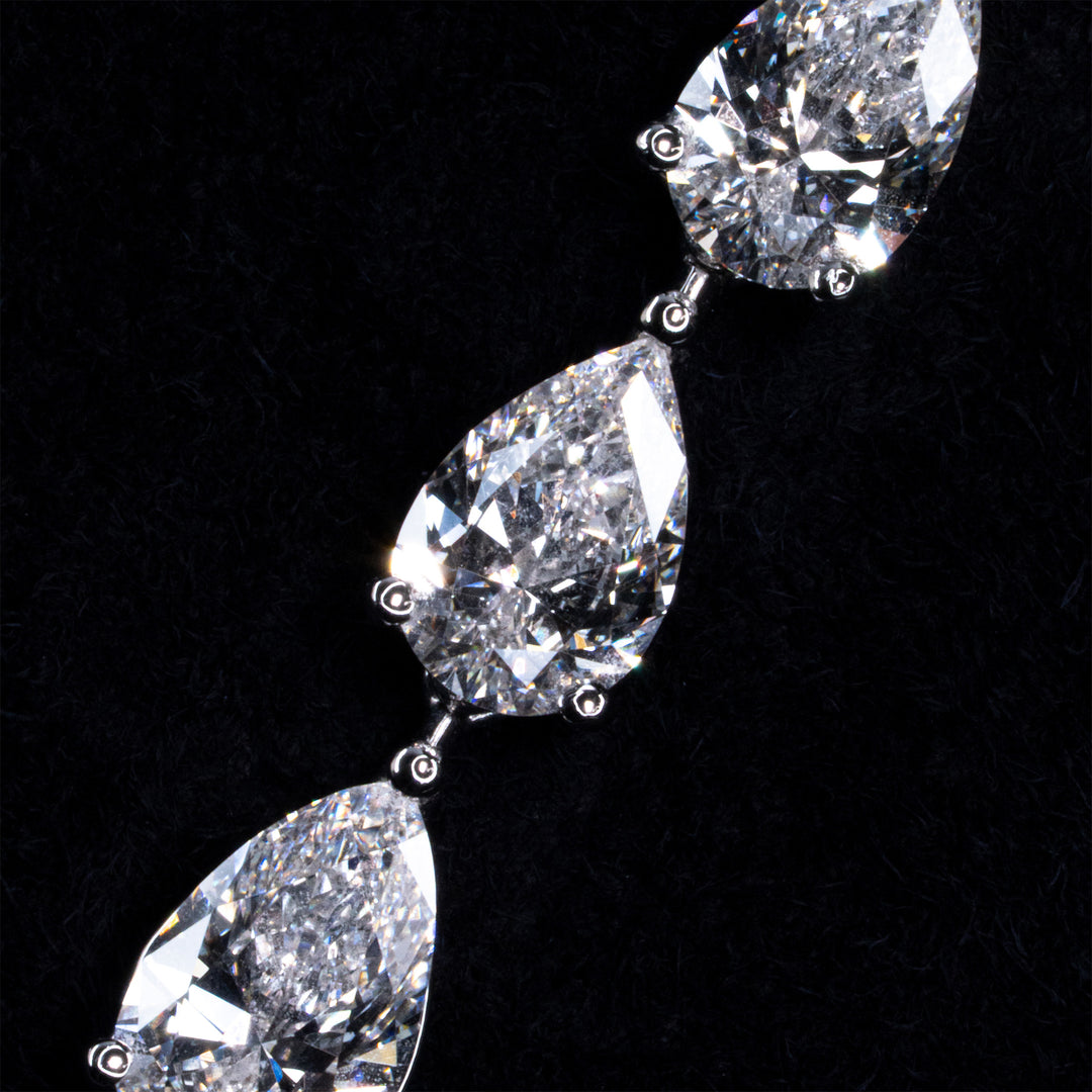 GRAFF ペアシェイプ ネックレス 2.67CT
